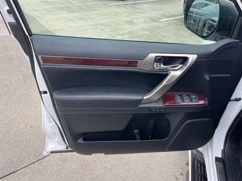 Used 2018 Lexus GX 460 image 12