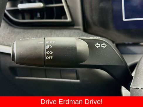 Used 2025 Nissan Kicks SV AWD/4WD image 14