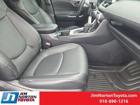 Used 2024 Toyota RAV4 LE AWD/4WD image 15