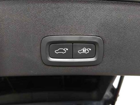 Used 2023 Volvo XC40 B5 Plus w/ Protection Package Premier image 9