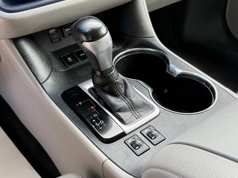 Used 2019 Toyota Highlander XLE AWD/4WD image 17