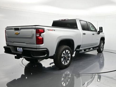 Used 2022 Chevrolet Silverado 2500 Custom w/ Custom Value Package image 6