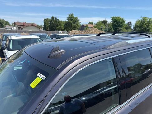 Used 2018 Chevrolet Suburban Premier AWD/4WD image 7