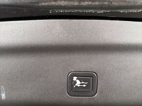 Used 2021 GMC Yukon Denali w/ Denali Premium Package image 12