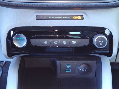 Used 2023 Ford Escape SE w/ Class II Trailer Tow Package image 25