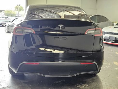 Used 2021 Tesla Model Y Performance AWD/4WD image 3