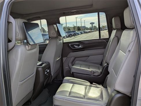 Used 2021 GMC Yukon XL SLT w/ SLT Luxury Plus Package image 14