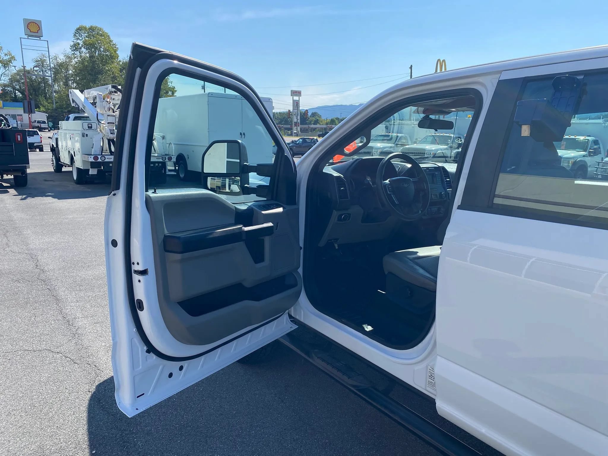 Used 2022 Ford F250 XL w/ Power Equipment Group AWD/4WD image 8