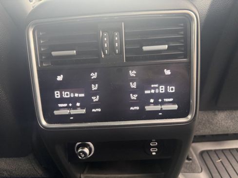 Used 2021 Porsche Cayenne image 19