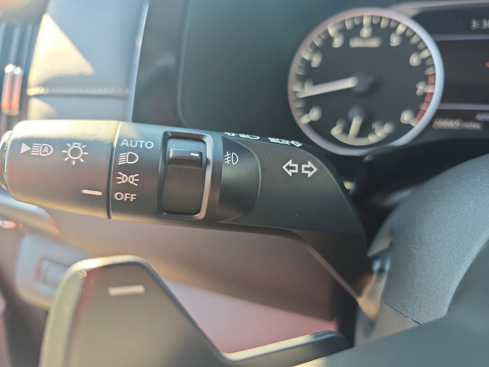 Used 2025 Nissan Pathfinder SL AWD/4WD image 26