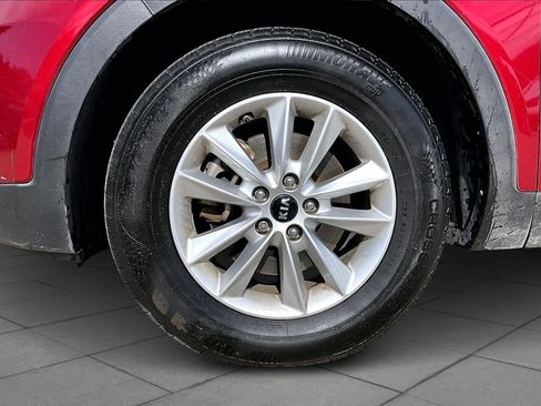 Used 2019 Kia Sorento LX image 11