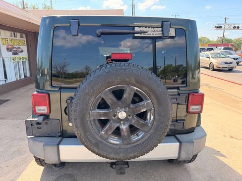 Used 2012 Jeep Wrangler Unlimited Sahara w/ Connectivity Group image 4