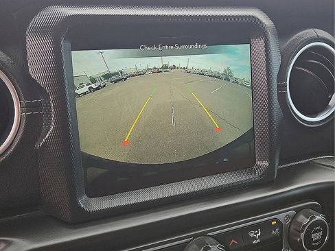 Used 2022 Jeep Wrangler Unlimited Sahara AWD/4WD image 21