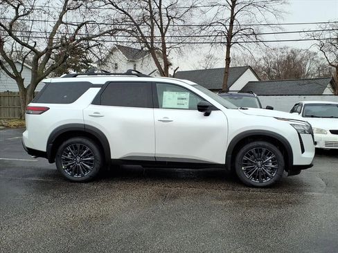 New 2026 Nissan Pathfinder SL w/ SL Premium Package AWD/4WD image 2