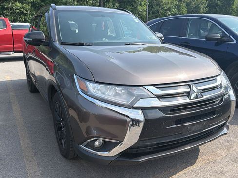 Used 2018 Mitsubishi Outlander LE AWD/4WD image 3