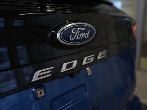 Certified 2023 Ford Edge SEL image 13
