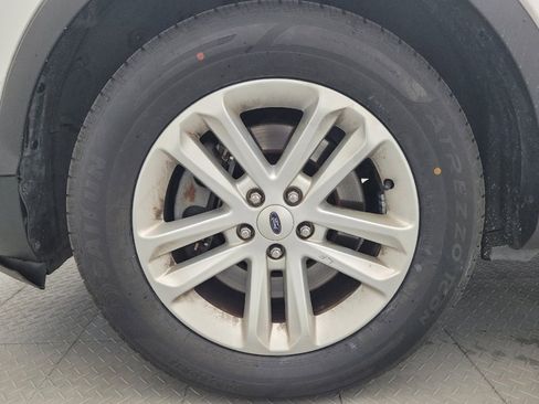 Used 2017 Ford Explorer XLT w/ Equipment Group 202A FWD image 31