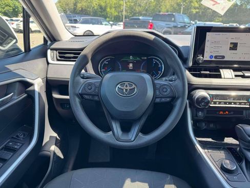 Used 2025 Toyota RAV4 XLE AWD/4WD image 22