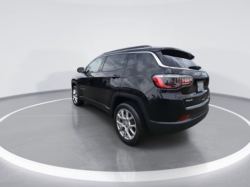 Certified 2023 Jeep Compass Latitude image 6