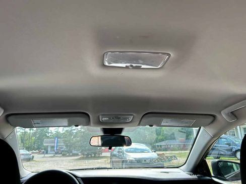 Used 2017 Toyota Corolla LE FWD image 12
