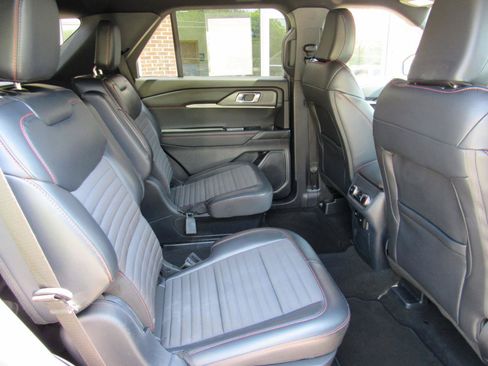 Used 2025 Ford Explorer ST-Line AWD/4WD image 38