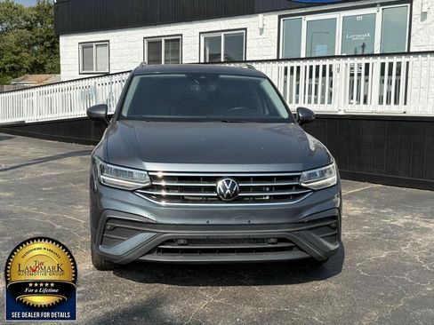 Used 2022 Volkswagen Tiguan SE w/ Panoramic Sunroof Package AWD/4WD image 2