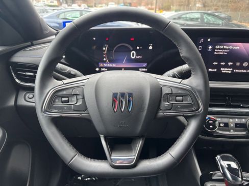 Used 2025 Buick Envista Sport Touring image 28