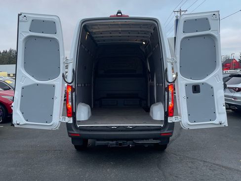 Used 2025 Mercedes-Benz Sprinter 2500 image 11