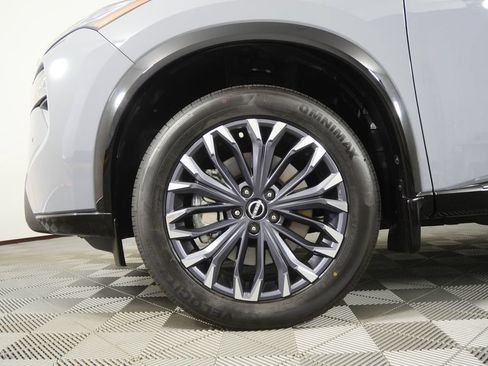 Used 2025 Nissan Rogue Platinum w/ Tech Package FWD image 8
