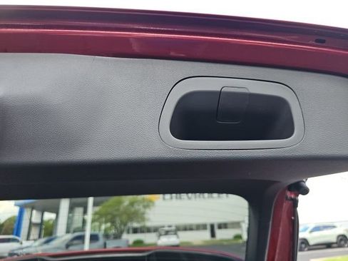 Used 2024 Chevrolet Trax LT w/ LT Convenience Package image 12