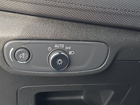 Certified 2025 Chevrolet TrailBlazer LT w/ Driver Confidence Package image 24