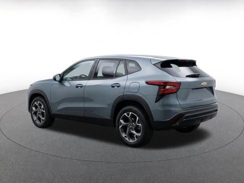 Used 2025 Chevrolet Trax LT w/ LT Convenience Package FWD image 7