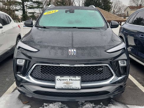 Used 2024 Buick Encore GX Sport Touring image 2