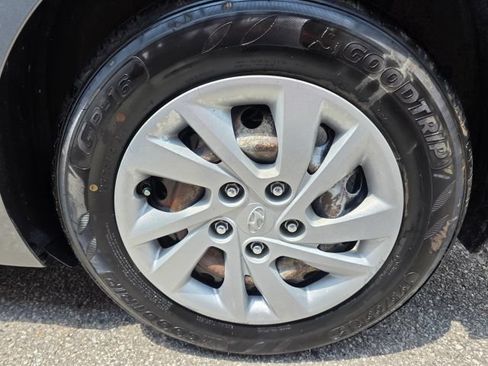 Used 2017 Hyundai Elantra SE FWD image 10
