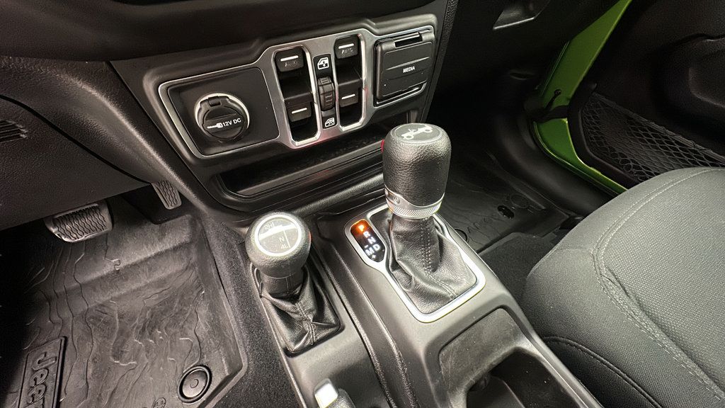 Used 2018 Jeep Wrangler Unlimited Sport S AWD/4WD image 19