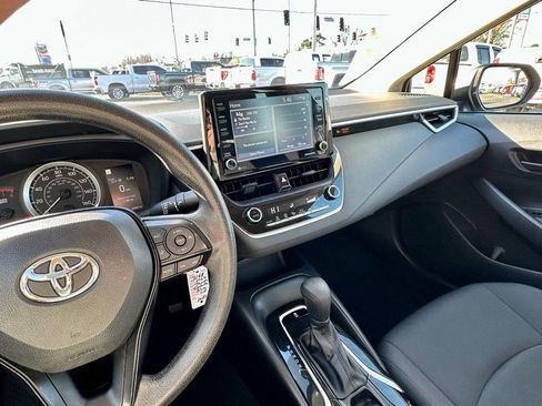 Used 2022 Toyota Corolla LE image 17