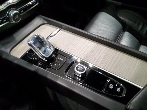 Used 2022 Volvo XC60 B5 Inscription w/ Advanced Package image 21