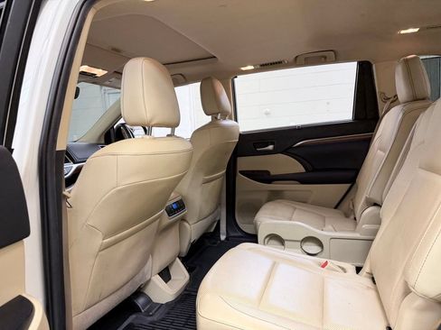 Used 2019 Toyota Highlander Limited FWD image 22