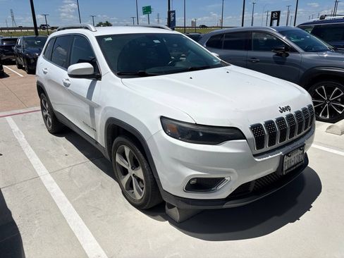 Used 2019 Jeep Cherokee Limited FWD image 3