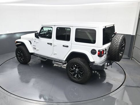 Used 2018 Jeep Wrangler Unlimited Sahara AWD/4WD image 29
