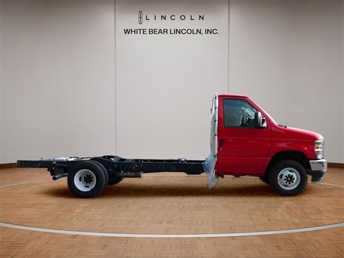 Used 2026 Ford E-450 and Econoline 450 Super Duty w/ Power Equipment Group image 4