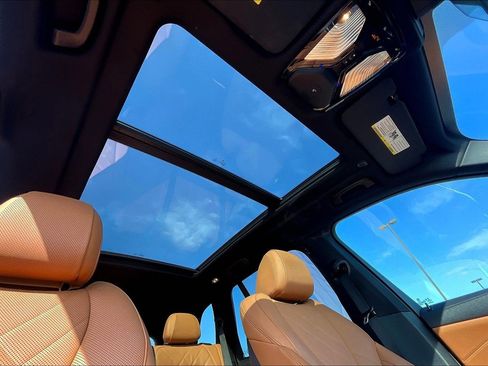 Used 2023 BMW X5 xDrive40i w/ Parking Assistance Package image 12