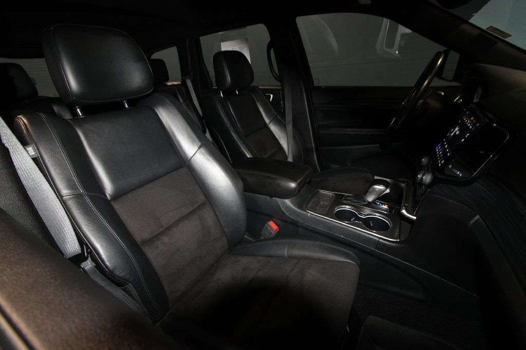 Used 2020 Jeep Grand Cherokee Altitude AWD/4WD image 23
