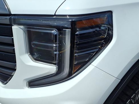 Used 2024 GMC Sierra 1500 AT4 w/ Technology Package AWD/4WD image 11