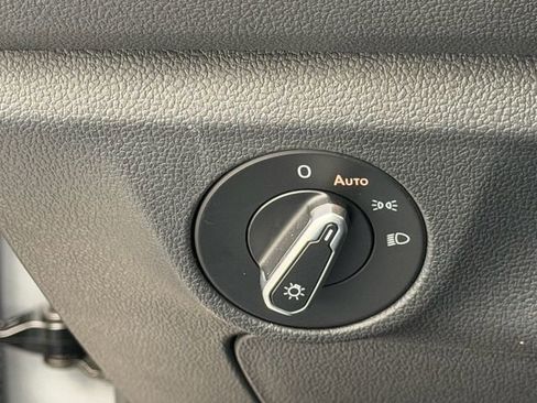 Certified 2024 Volkswagen Jetta SE FWD image 29