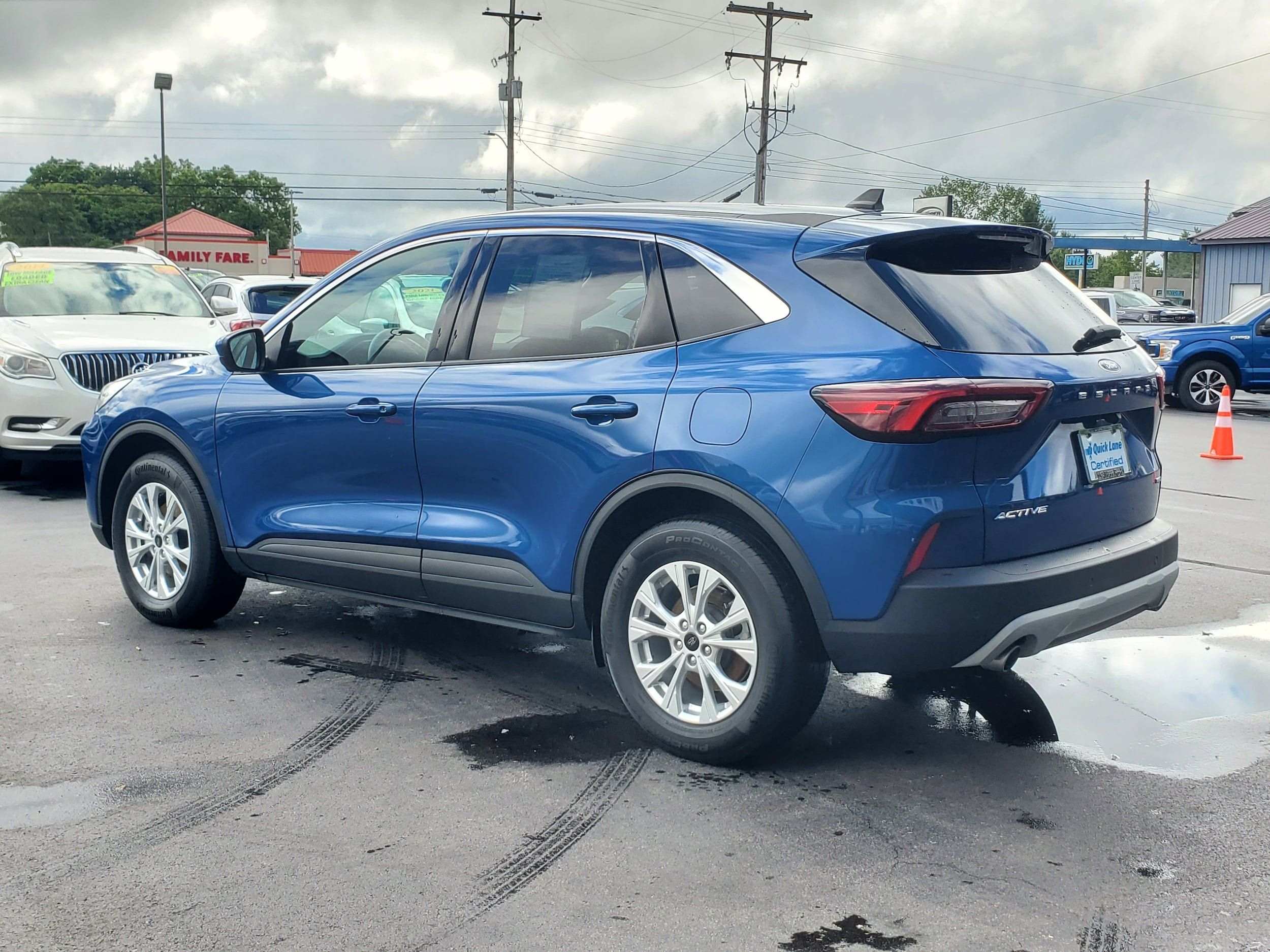 Used 2023 Ford Escape Active w/ Tech Pack #2 AWD/4WD image 3
