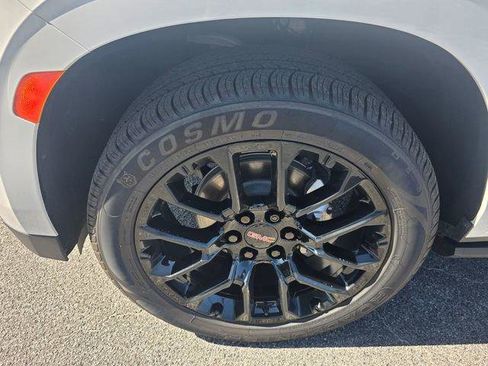 Used 2023 GMC Yukon Denali AWD/4WD image 9