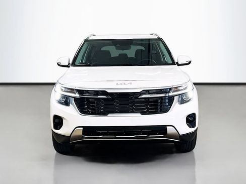 Certified 2025 Kia Seltos EX FWD image 2