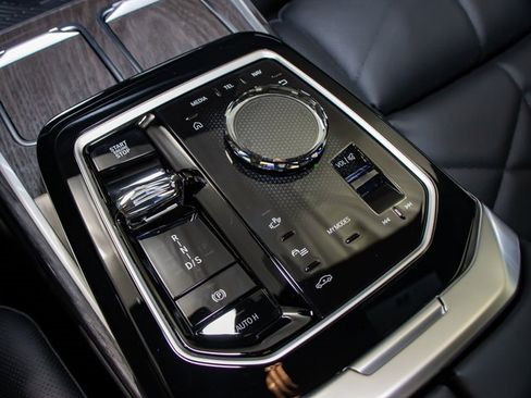 Used 2025 BMW 740i xDrive 740i xDrive w/ Premium Package image 20