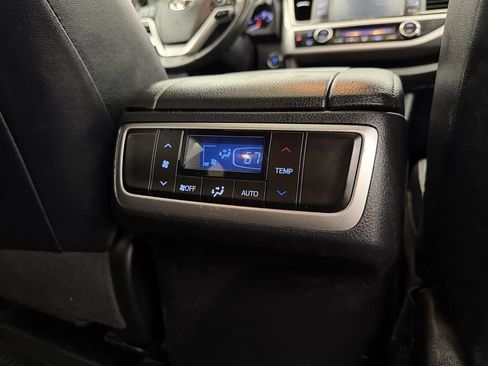 Used 2019 Toyota Highlander XLE AWD/4WD image 27